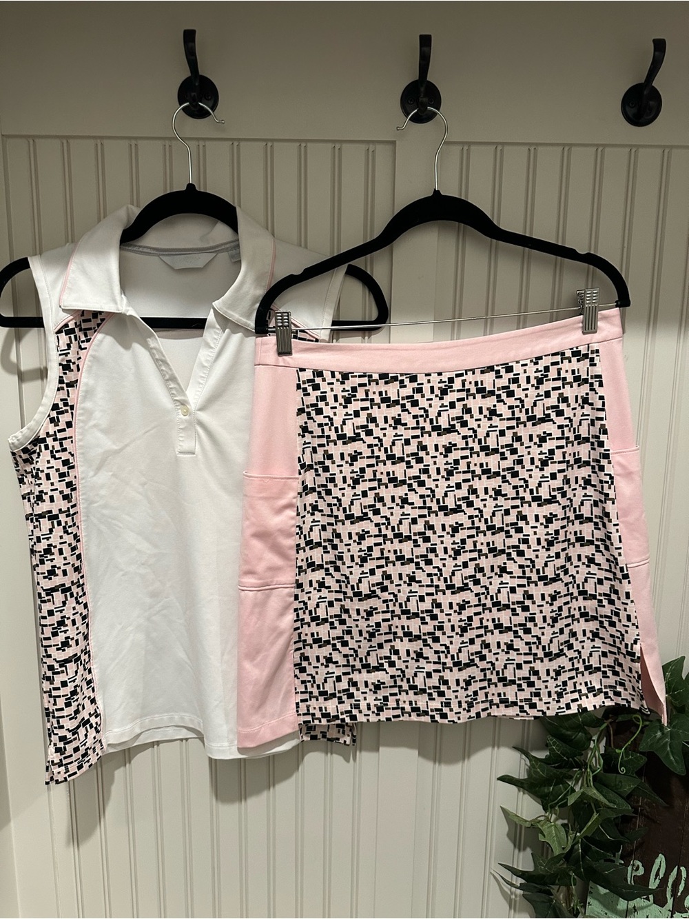 Callaway Apparel Pink & White Golf Set – Size M Top / Size 8 Skort – NWOT! ✨